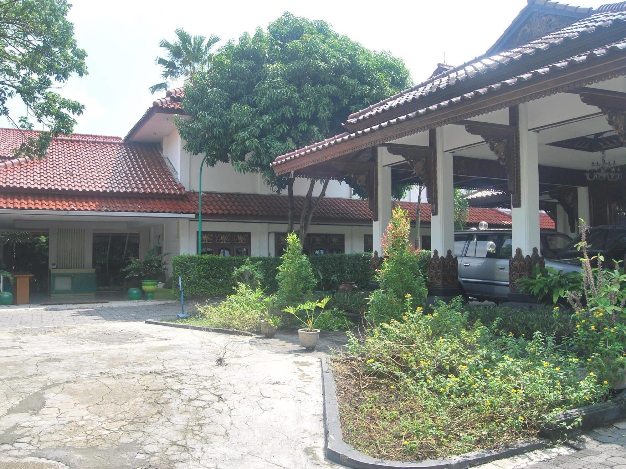 Sadinah Sahid Josodipuro Hotel Colomadu Esterno foto