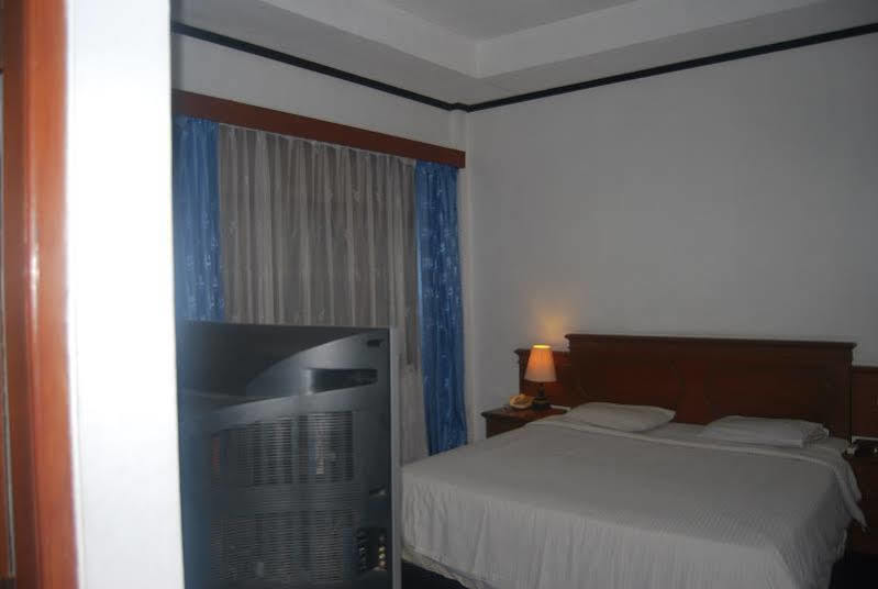 Sadinah Sahid Josodipuro Hotel Colomadu Esterno foto